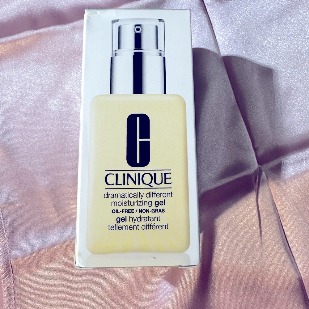 Clinique Dramatically Different Moisturizing Gel